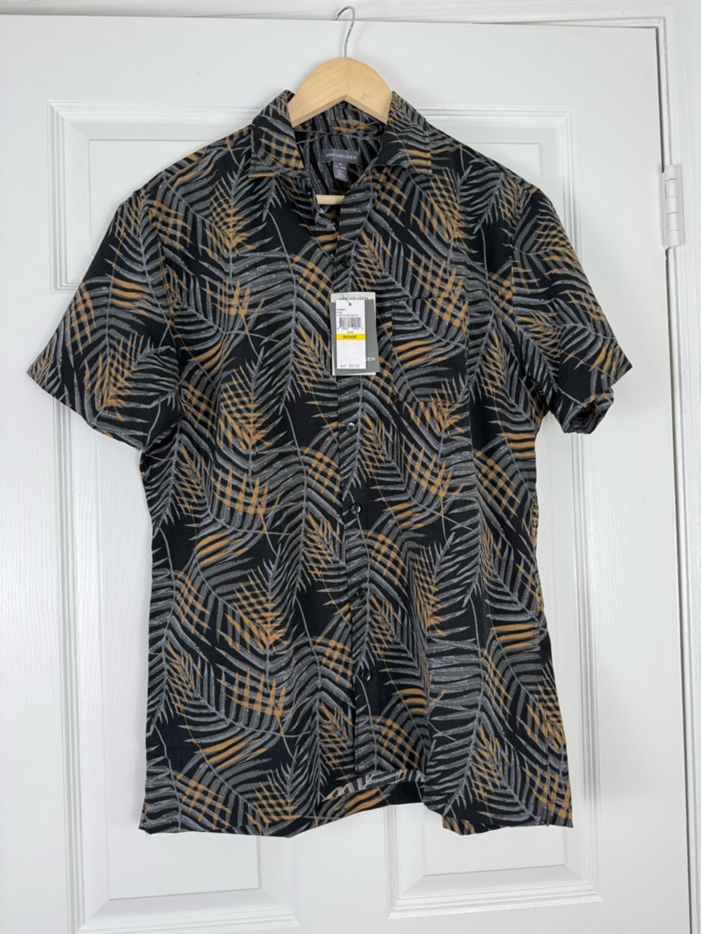 NWT Van Heusen Short Sleeve Button-Up Shirt - Black with Gray & Brown Leaf Print